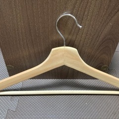 【美品】IKEA イケア　丈夫な木製ハンガー　12本セットの画像