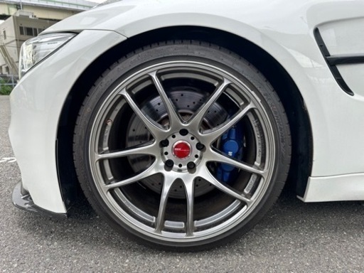 車のパーツ タイヤ、ホイール