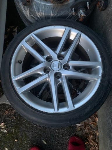 車のパーツ タイヤ、ホイール