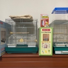 【受け渡し予定者決定済】
🦜鳥かご×２個など🦜インコのお世話用品...
