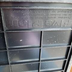 　カブトムシ飼育用にひび割れた水槽の画像