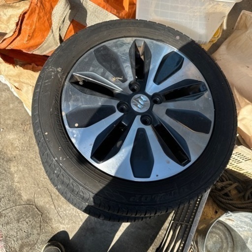 車のパーツ タイヤ、ホイール