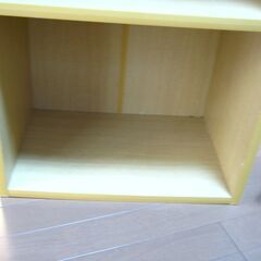 2段カラーボックスの画像