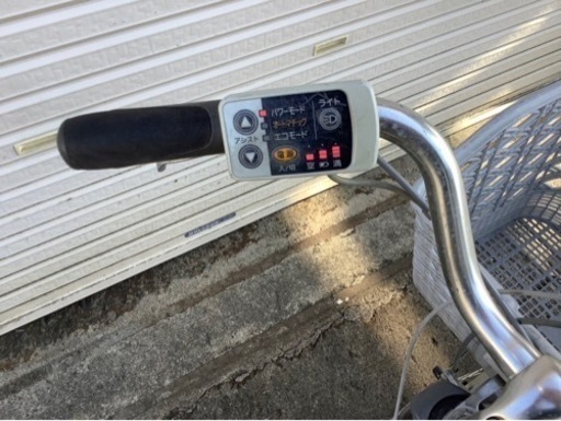 425  パナソニック新機種電動アシスト自転車vivi26インチシルバーボディー