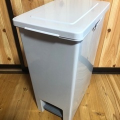 美品★フタ付きゴミ箱(足踏み式)