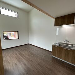 【ガレージハウス一戸建】店舗可　高島屋近く　室内ガレージ　他駐車スペース2台あり　店舗可　ペット可 − 鳥取県