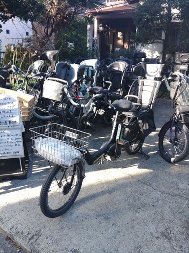 ｄ81???土日も?お子様と?土足のまま?いろいろなタイプの電動自転車のご試乗可能です。  ?️?電動自転車・リサイクル専門店　??　
