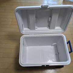 クーラーボックス55cm×35cm×40cmの画像