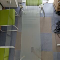 【無料】引っ越しのためガラステーブル譲りますの画像