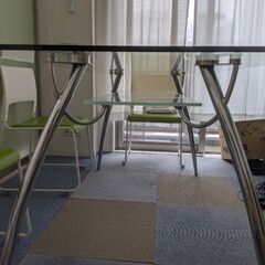 【無料】引っ越しのためガラステーブル譲りますの画像