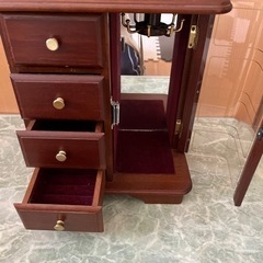 値下げ美品、木製ジュエリーケースの画像