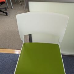 引っ越しのため椅子を5脚譲りますの画像