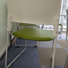 引っ越しのため椅子を5脚譲りますの画像