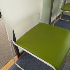 引っ越しのため椅子を5脚譲りますの画像