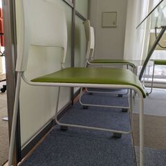 引っ越しのため椅子を5脚譲りますの画像