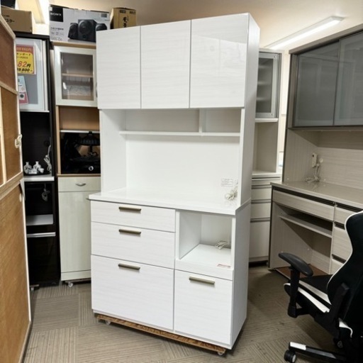 【超美品‼️】現行モデル♪ ニトリ 100cm幅キッチンボード《ソレル100KB》 食器棚 収納家具 艶あり木目調ホワイト♪