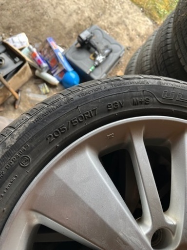 車のパーツ タイヤ、ホイール