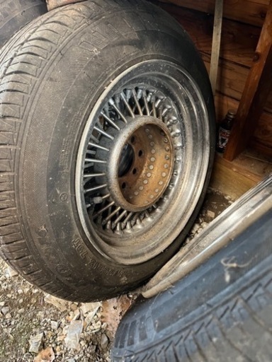 車のパーツ タイヤ、ホイール