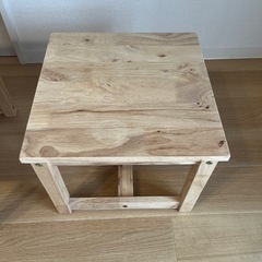 テーブル
