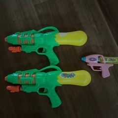 水鉄砲　おもちゃ　ウォーターガン　セットの画像