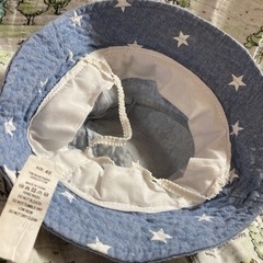 【中古】ベビー帽子 ハット スター柄 星 あご紐付き お出かけ 日除け対策 日焼け対策 暑さ対策 外遊び ブルー 青の画像