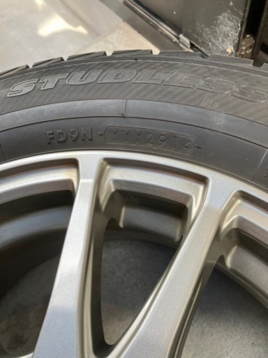 車のパーツ タイヤ、ホイール