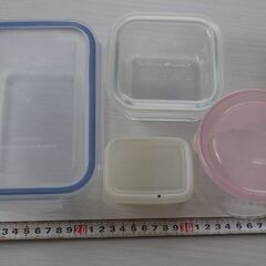 タッパー，ヘラなど調理用品を差し上げます。