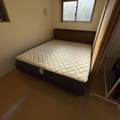 クイーンベッド　マットレス付き！