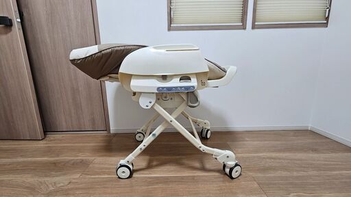 Combi 電動バウンサー ネムリラ AUTO SWING エッグショックBE ココアブラウン