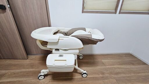 Combi 電動バウンサー ネムリラ AUTO SWING エッグショックBE ココアブラウン