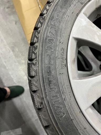 車のパーツ タイヤ、ホイール