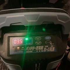 車　バッテリー　充電器の画像