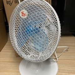 扇風機 クリップ アイリスオーヤマ クリップ式 首振り 卓上 PF-181C PF-181C-B アイリス送料無料 クリップ扇風機 ホワイト 白 コンパクト 小型 送風機 ファン 夏 キャンプ オフィス クリップファン 首振り扇風機の画像