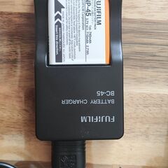 ★配送可能★　デジタルカメラ FinePix (ファインピックス) Z250 レッドの画像