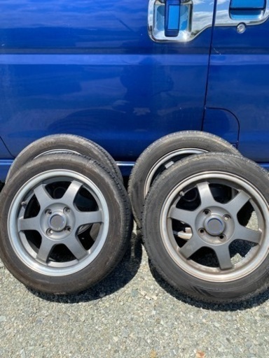 車のパーツ タイヤ、ホイール
