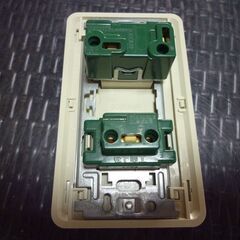 ナショナル１口アース付きコンセント未使用品の画像
