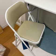 家具机と椅子セットの画像