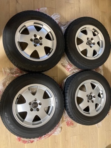 車のパーツ タイヤ、ホイール