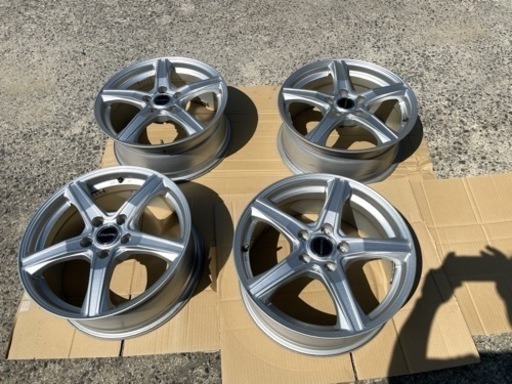 車のパーツ タイヤ、ホイール