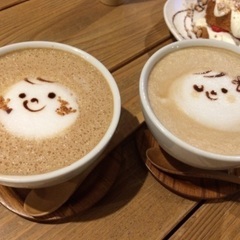 カフェ一緒に行きましょ〜！