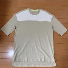 【美品】アンダーアーマー　Tシャツ