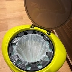 【美品】コンビ スマートポイ オムツ用ゴミ箱の画像