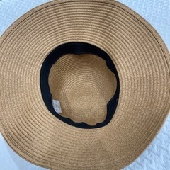 【新品未使用タグ付】麦わら帽子　黒リボンの画像