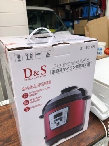 D\u0026S ディーアンドエス 食材を入れてタイマーを押すだけ簡単調理電気圧力鍋 2.5L レッド ほったらかし電気圧力鍋 手軽に圧力調理 タイマー機能付き 再加熱もできるガラス蓋付き STL-EC30R 中古品