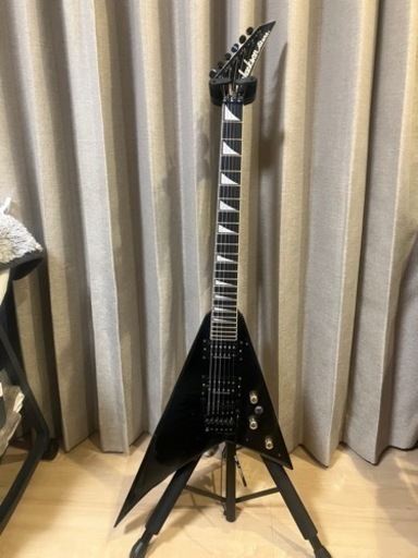 ジャクソンスターズ ランディーv スルーネック ケース付き　楽器 弦楽器、ギター