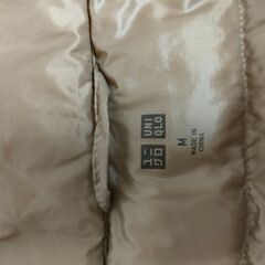 MサイズUNIQLOダウンベストの画像