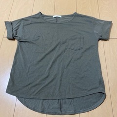 カーキ　Tシャツの画像
