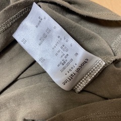 カーキ　Tシャツの画像