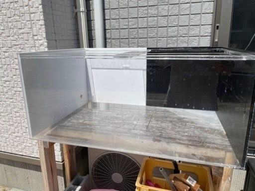 白黒アクリル水槽
