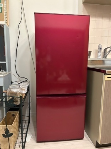 冷蔵庫ワインレッド色です☆